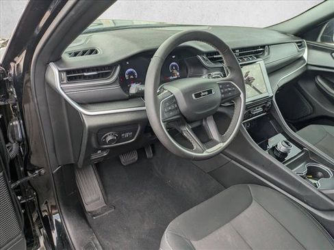Used 2025 Jeep Grand Cherokee L Laredo RWD image 9