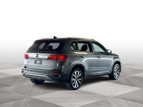 Certified 2022 Volkswagen Taos SE FWD image 8