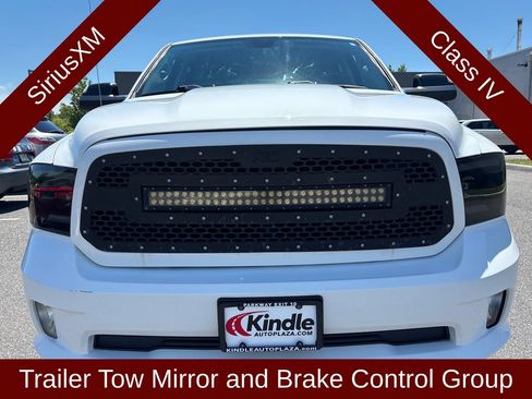 Used 2018 RAM 1500 Express AWD/4WD image 2