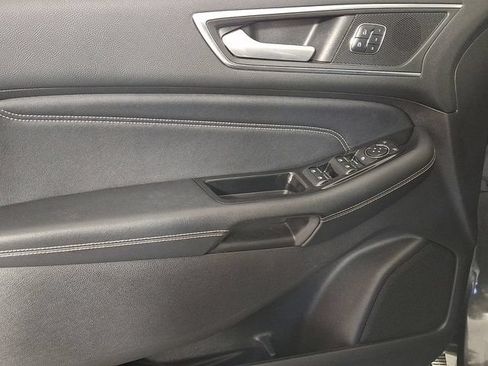 Used 2017 Ford Edge Titanium w/ Technology Package AWD/4WD image 14