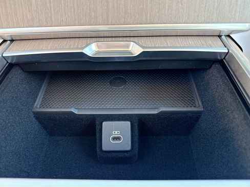 New 2025 Land Rover Range Rover SE image 32