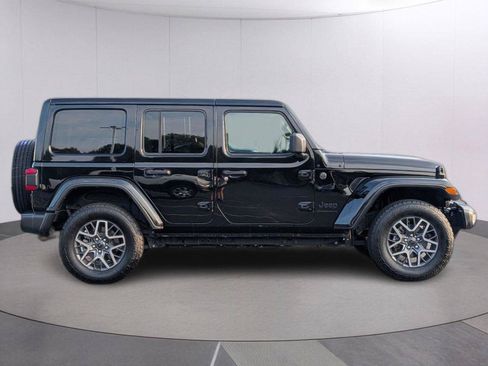 Used 2025 Jeep Wrangler Unlimited Sahara AWD/4WD image 8