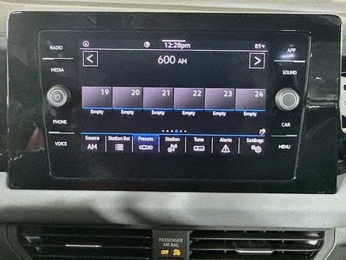 Used 2025 Volkswagen Jetta SE FWD image 15