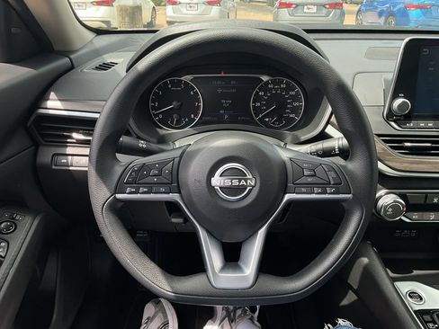 Used 2025 Nissan Altima 2.5 SV FWD image 27