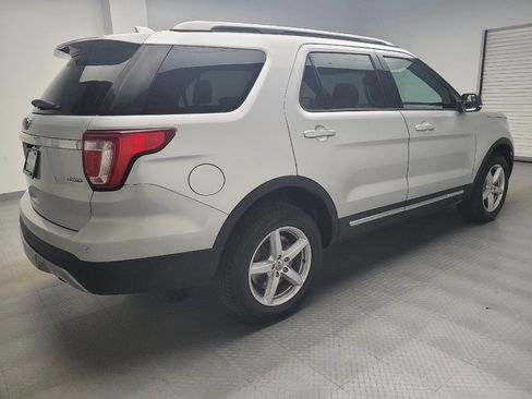 Used 2017 Ford Explorer XLT AWD/4WD image 10