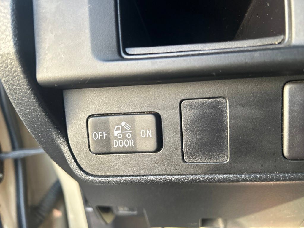 Used 2016 Toyota Tacoma SR5 w/ Towing Package RWD image 21