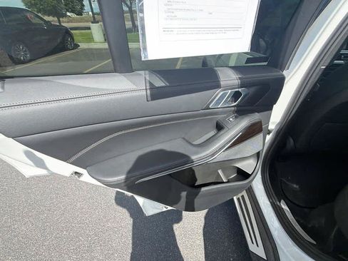 Used 2023 BMW X5 xDrive40i AWD/4WD image 17