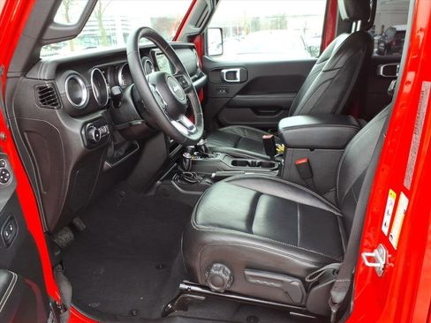 Used 2018 Jeep Wrangler Unlimited Sahara image 10