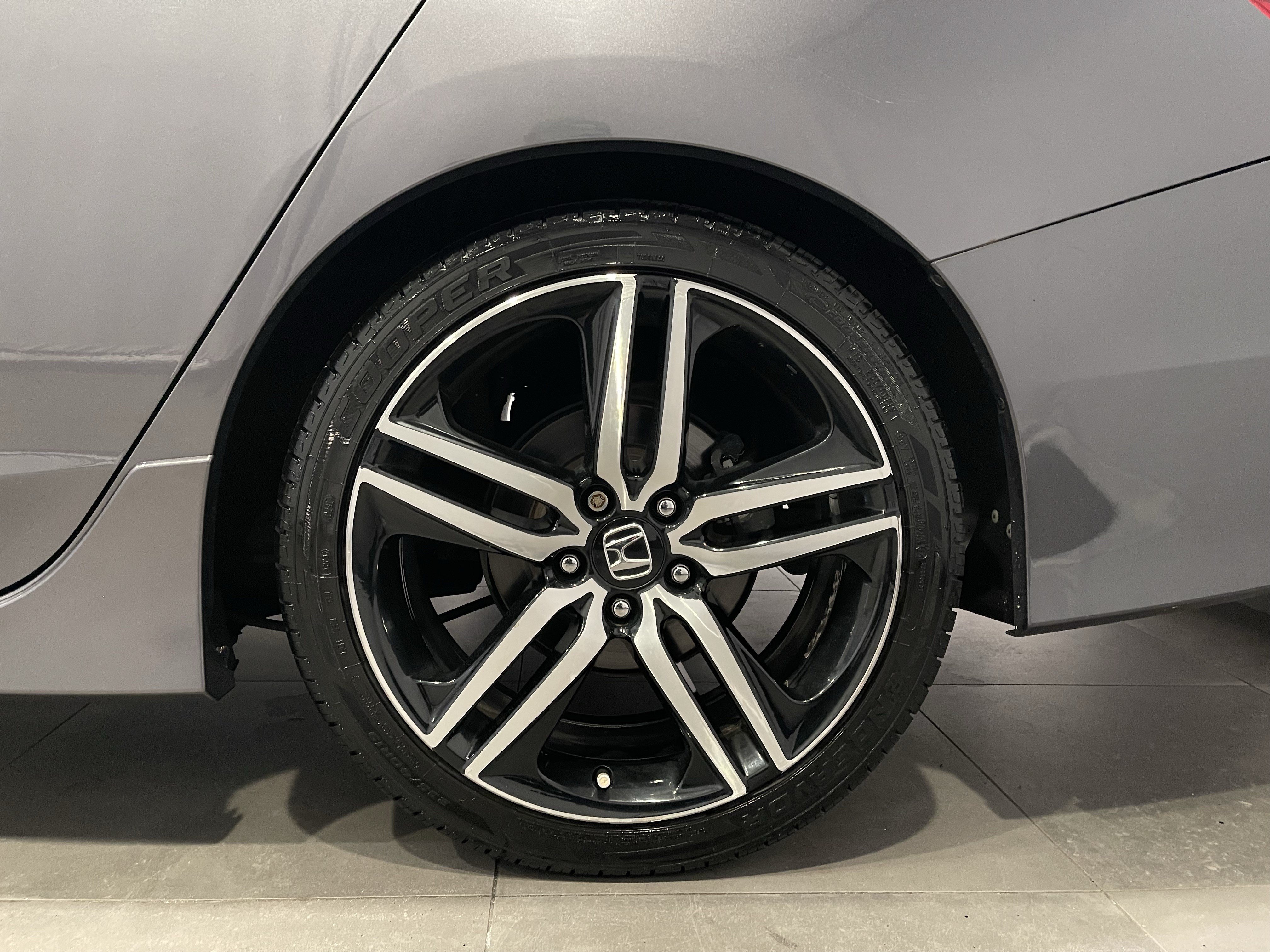 Used 2017 Honda Accord Touring image 8
