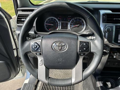 Used 2017 Toyota 4Runner Limited AWD/4WD image 18