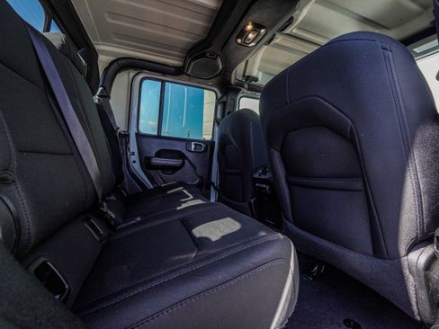 Used 2021 Jeep Gladiator Willys image 32