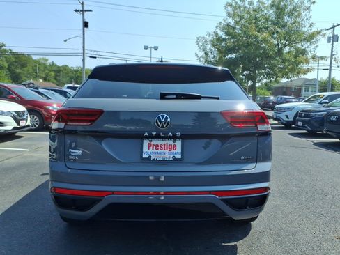 Certified 2023 Volkswagen Atlas Cross Sport SEL R-Line AWD/4WD image 3