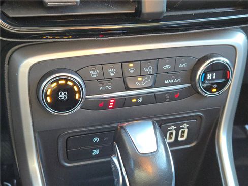 Used 2020 Ford EcoSport Titanium image 31