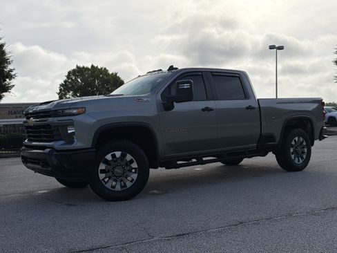 Used 2025 Chevrolet Silverado 2500 Custom w/ Custom Value Package AWD/4WD image 1