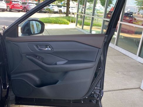 Certified 2023 Nissan Rogue SV w/ SV Premium B Package AWD/4WD image 24