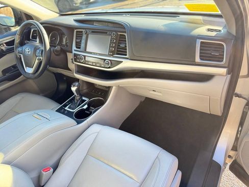 Used 2018 Toyota Highlander XLE image 20
