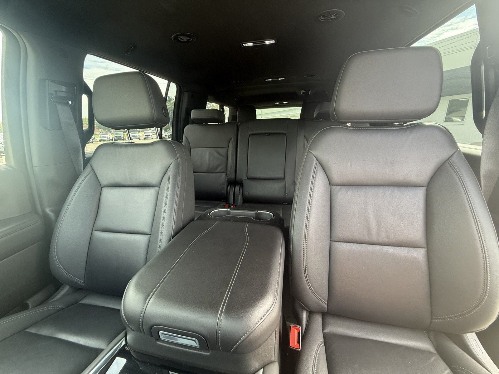 Used 2025 Chevrolet Suburban Z71 AWD/4WD image 10