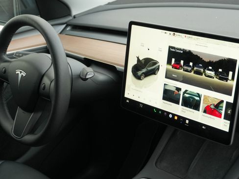 Used 2024 Tesla Model Y Long Range image 11