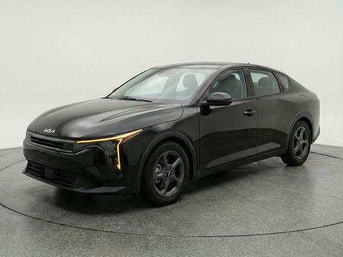 Used 2025 Kia K4 LXS image 3