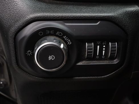 Used 2018 Jeep Wrangler Unlimited Sahara w/ Cold Weather Group image 26