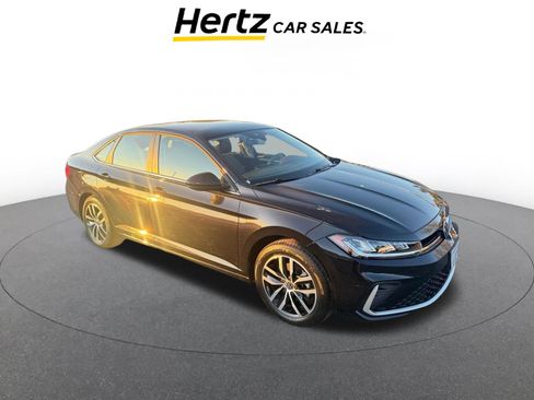 Used 2025 Volkswagen Jetta SE image 1