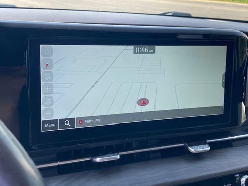 Used 2024 Kia Carnival EX FWD image 11