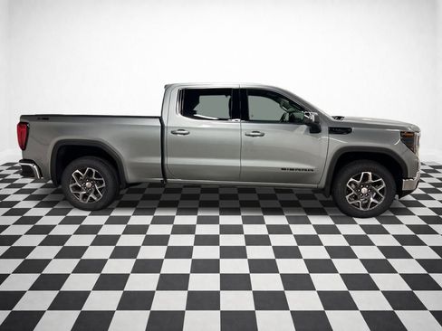 New 2026 GMC Sierra 1500 SLE image 2