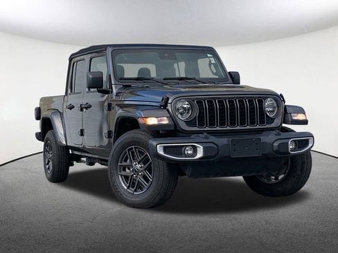 Used 2024 Jeep Gladiator Sport image 2
