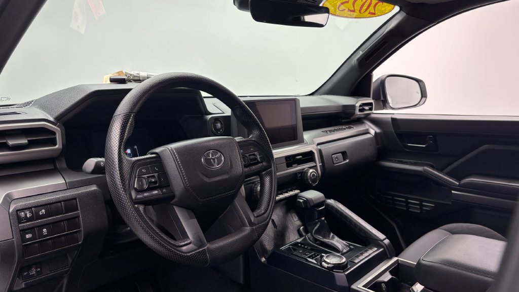 Used 2025 Toyota Tacoma SR5 AWD/4WD image 16