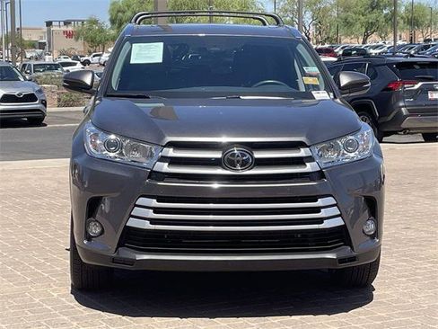 Certified 2019 Toyota Highlander XLE FWD image 9