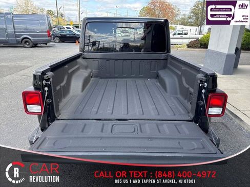 Used 2023 Jeep Gladiator Overland AWD/4WD image 40