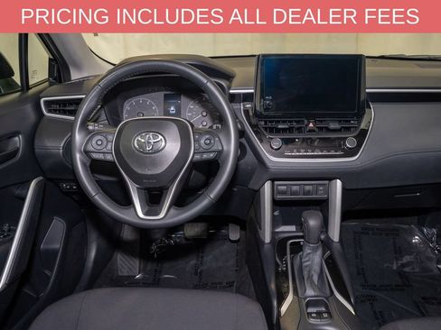 Used 2025 Toyota Corolla Cross LE FWD image 6