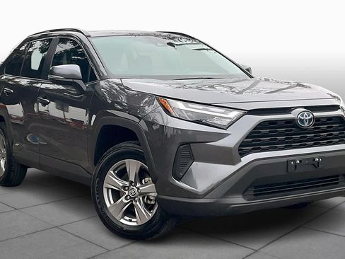 Used 2022 Toyota RAV4 XLE w/ Convenience Package AWD/4WD image 3