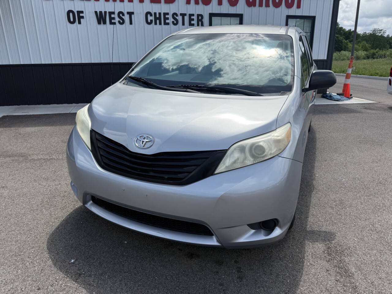 Used 2011 Toyota Sienna FWD image 3