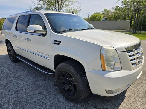 Used 2007 Cadillac Escalade ESV AWD w/ Information Package image 3