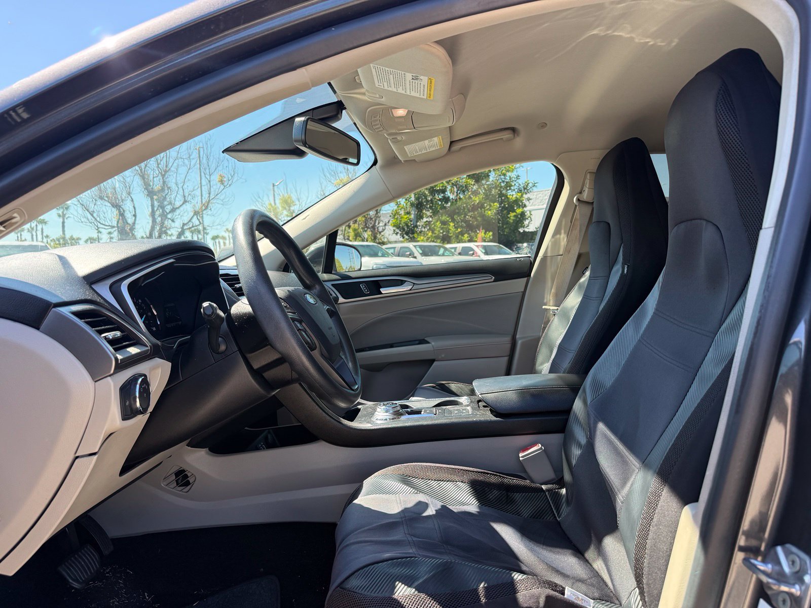 Used 2019 Ford Fusion SE FWD image 5