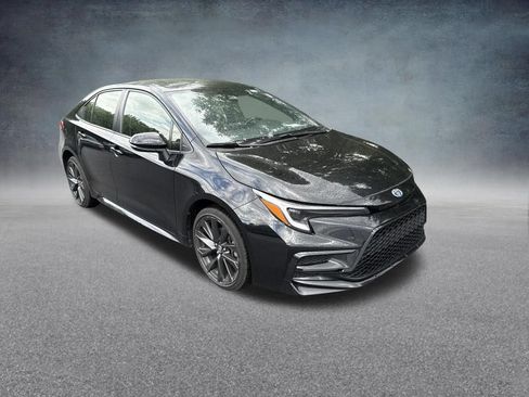 Used 2025 Toyota Corolla SE FWD image 3