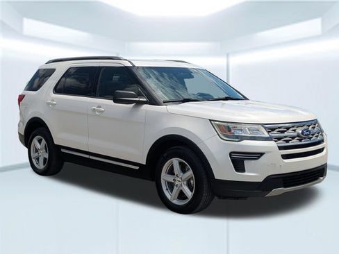 Used 2018 Ford Explorer XLT FWD image 8