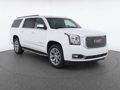 Used 2018 GMC Yukon XL SLT w/ Open Road Package RWD image 3