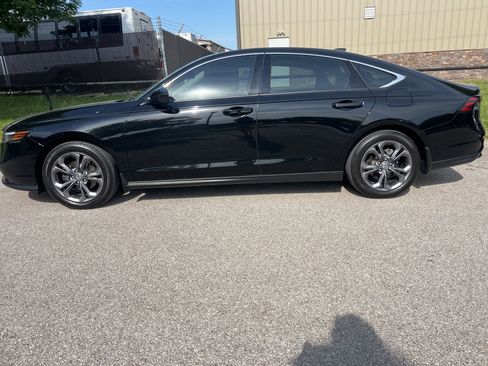 Used 2023 Honda Accord EX image 9