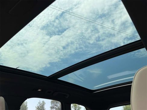 Certified 2026 Volvo XC60 B5 Plus w/ Protection Package Premier AWD/4WD image 25