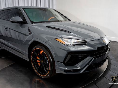 Used 2023 Lamborghini Urus S image 2