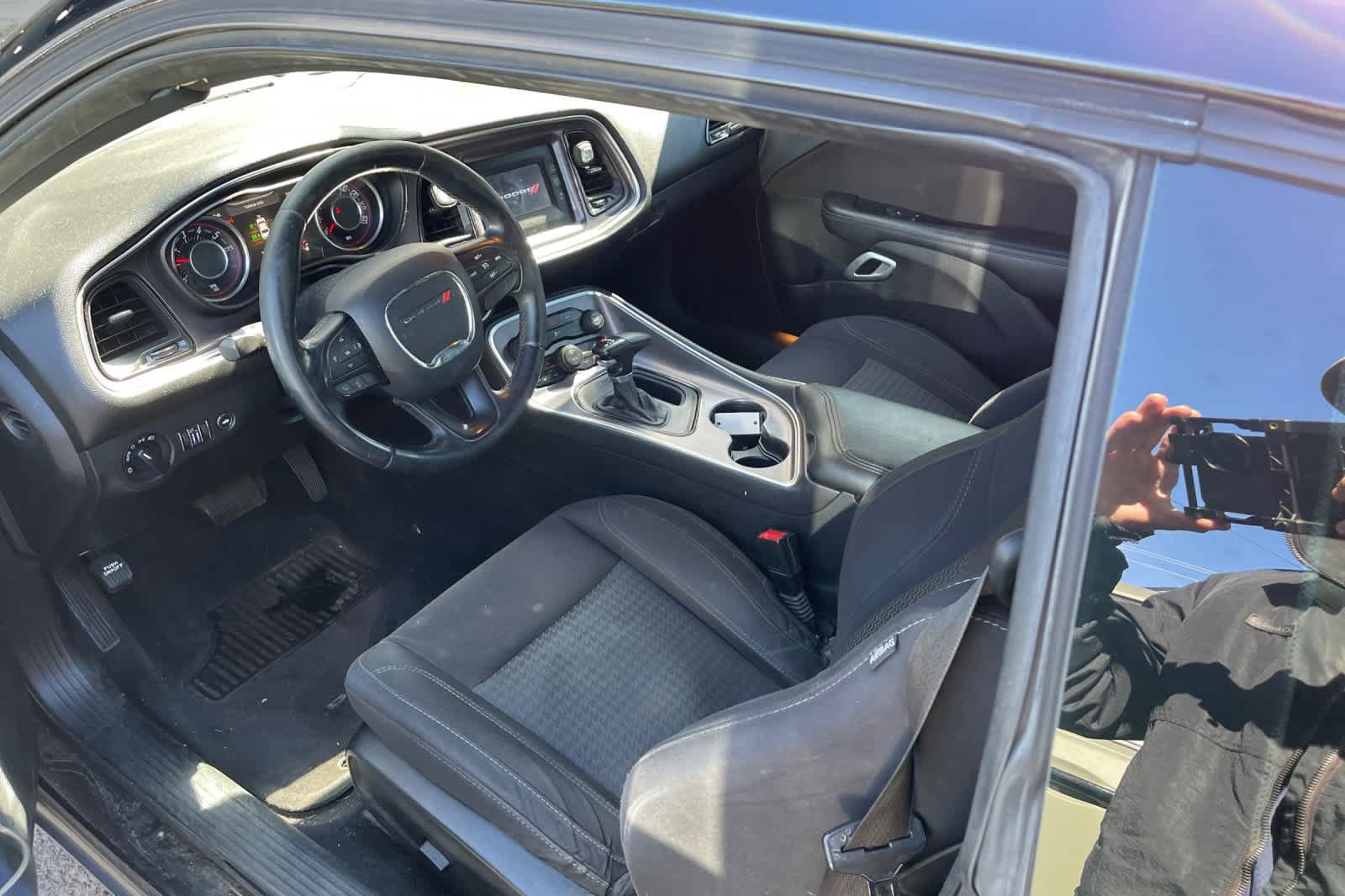 Used 2015 Dodge Challenger SXT RWD image 9