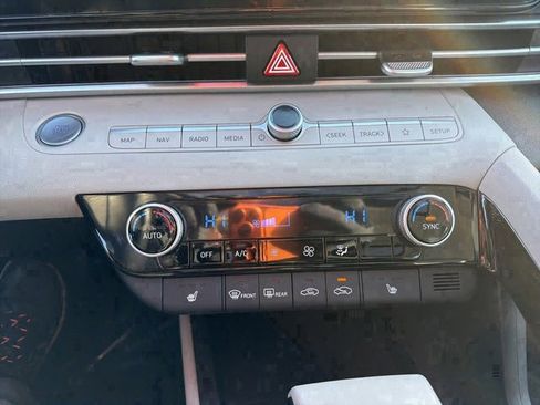 Certified 2023 Hyundai Elantra Limited image 28