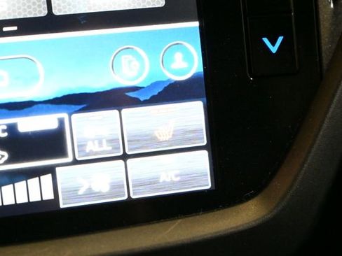Used 2025 Subaru Forester Premium AWD/4WD image 36