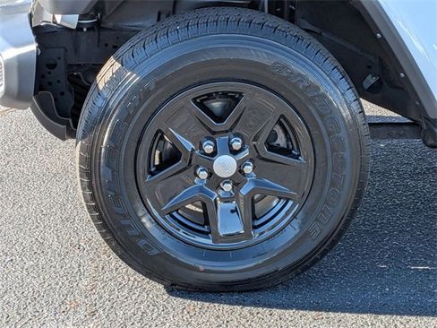 Used 2023 Jeep Gladiator Sport image 10