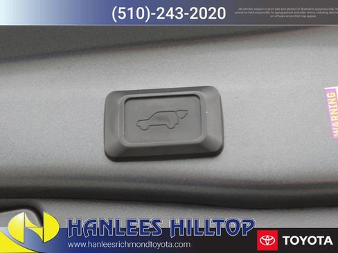 Used 2021 Toyota RAV4 XLE Premium image 11