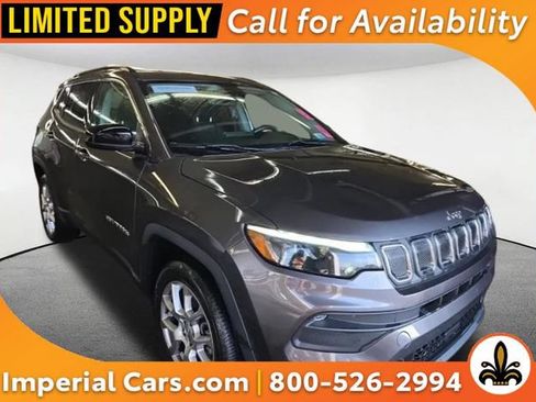 Used 2022 Jeep Compass Latitude w/ Sun and Sound Group AWD/4WD image 1