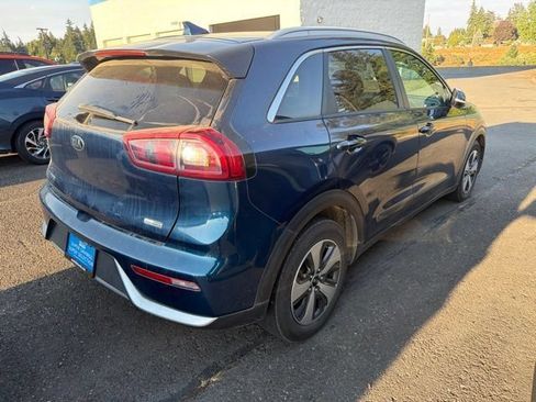 Used 2017 Kia Niro EX FWD image 5