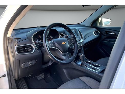 Used 2018 Chevrolet Equinox LT FWD image 16